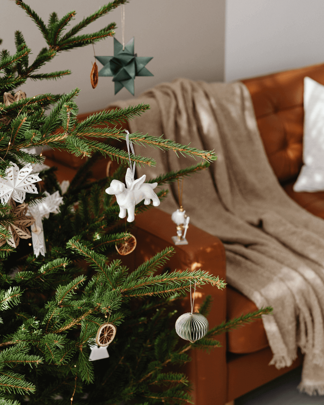 A Calm Christmas Guide - Christmas tree in living room